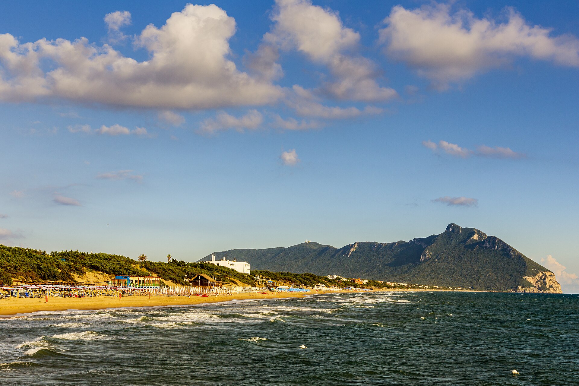 Promontorio del Circeo dalla spiaggia di Sabaudia